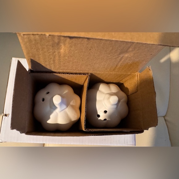 Citrine Sugar and Creamer Set & Talking Tables Pumpkin Sat and Pepper Shakers - Picture 8 of 9